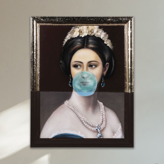 Regal Lady With Bubblegum