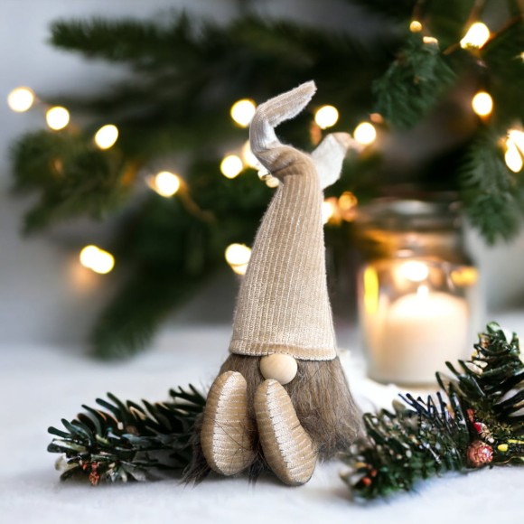 Elf With Beige Hat 