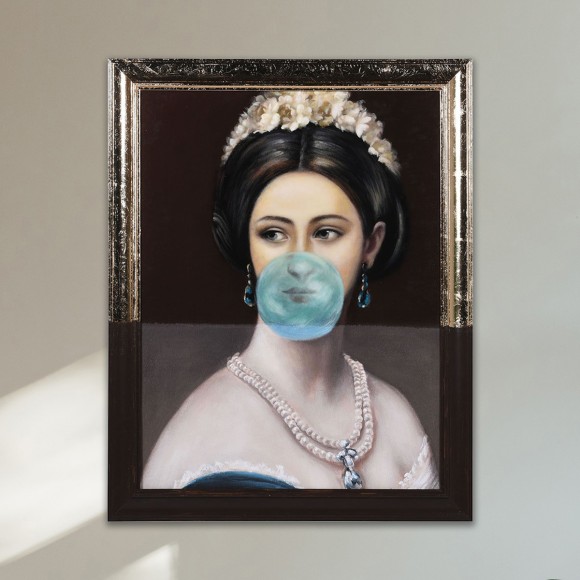 Regal Lady With Bubblegum