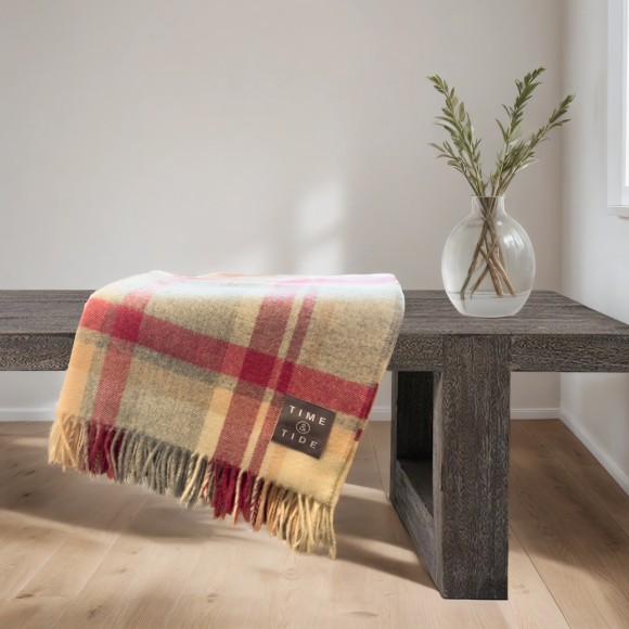 Portree Lambswool Throw - Pink 