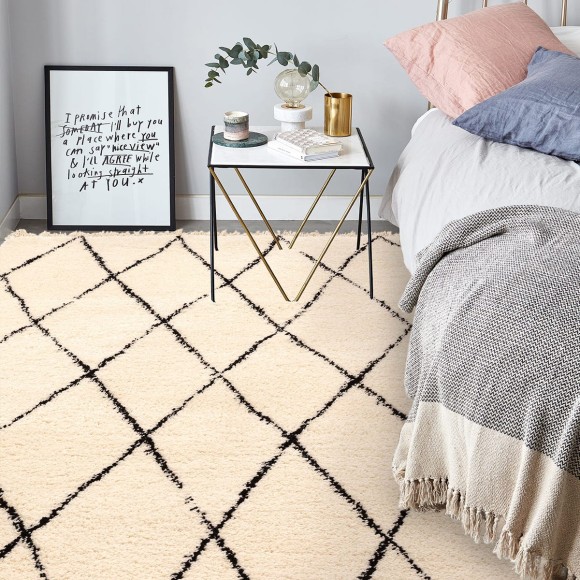 Plush Cream & Black Diamond Rug - 160x230cm