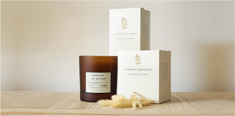 brown fragranced jar candle with box